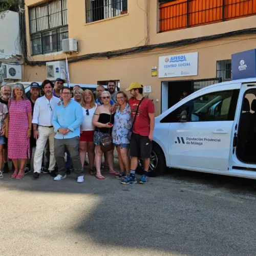 La Diputación de Málaga refuerza el apoyo a la salud mental en la Costa del Sol con la financiación de un nuevo vehículo adaptado para una asociación local